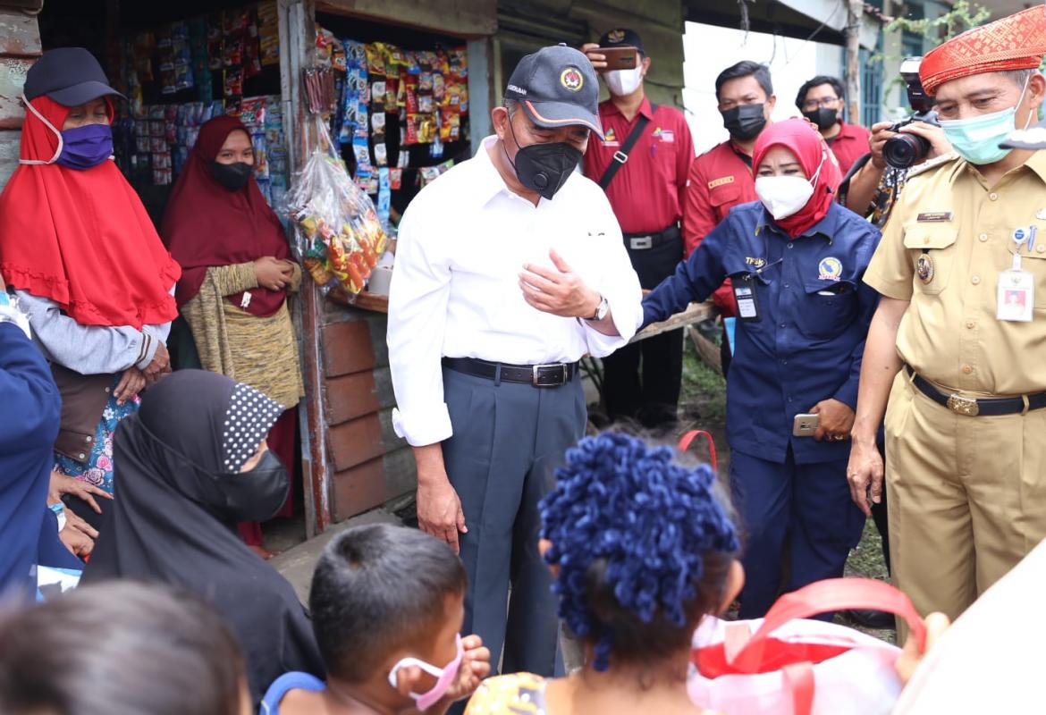 Tinjau Langsung Bansos di Pekanbaru, Pastikan Penyaluran Tepat Sasaran